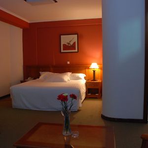 Adot Tina Hotel